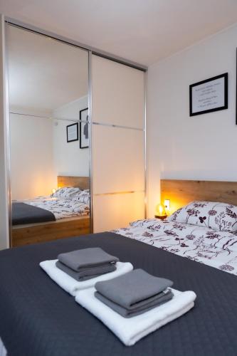 Apartman oak Nikola's lamp