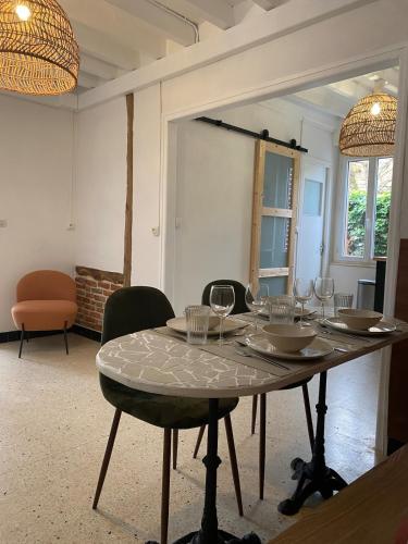 a dining room with a table with wine glasses on it at La Petite Luce in Le Vaudreuil