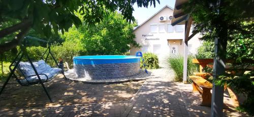 a hot tub in the backyard of a house at Rigófészek Apartmanház in Gárdony