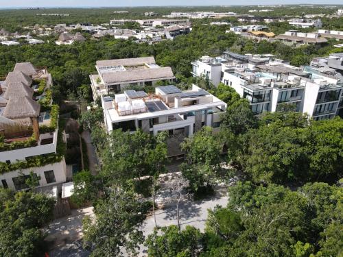 Nespecifikovaný výhled na destinaci Tulum nebo výhled na město při pohledu z apartmánu