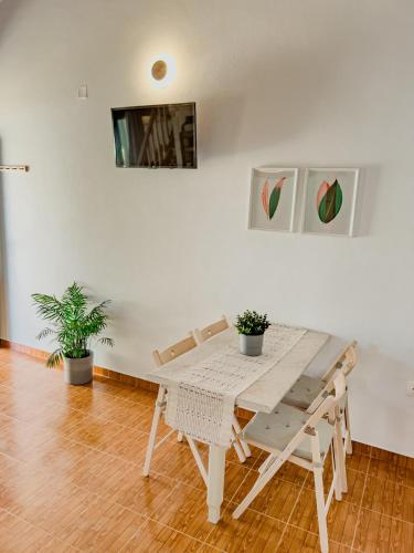 a white table and chairs in a living room at Live in Lemnos Studios in Moudhros