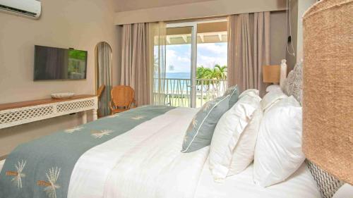 a bedroom with a bed with a view of the ocean at The Providence Hotel Boutique in San Andrés
