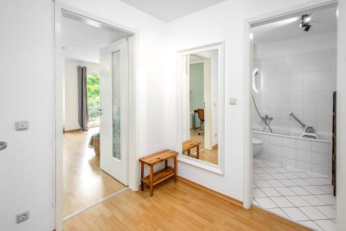 Ένα μπάνιο στο Deluxe-Apartment I Balkon I Tiefgarage I WLAN