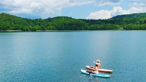 Landskap semula jadi dekat dengan chalet