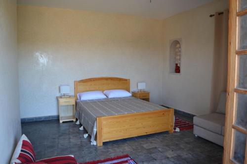 Una cama o camas en una habitación de Dar El Yakout