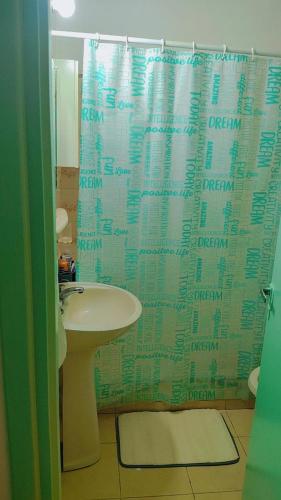 a bathroom with a sink and a shower curtain at Departamento Céntrico con Balcón a la calle in Mar del Plata
