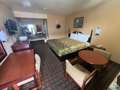a hotel room with a bed and a table at Travel inn in Richmond