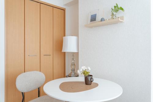 Fotografie z fotogalerie ubytování SHIKA HOME 横滨中华街 高级公寓 适合团体 情侣 个人 差旅 长居Luxury Group Business solo Extended Trps Living near Chinatoiwn キッチン完備 家族やグループに落ち着きある空間 長期滞在に最適 v destinaci Jokohama