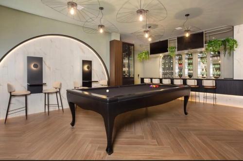 a billiard room with a pool table and chairs at Para pessoas exigentes Para pessoas exigentes in Itapema