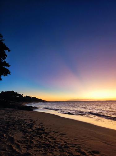 a view of the beach at sunset at Maison Tropical in Paracuru