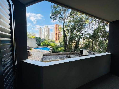 Πισίνα στο ή κοντά στο Apartamento Inteiro próximo do estadio do Morumbi -Hospital Albert Einstein - Expo Transamérica -Shopping Jardim Sul e Morumbi Town - Consulado Americano