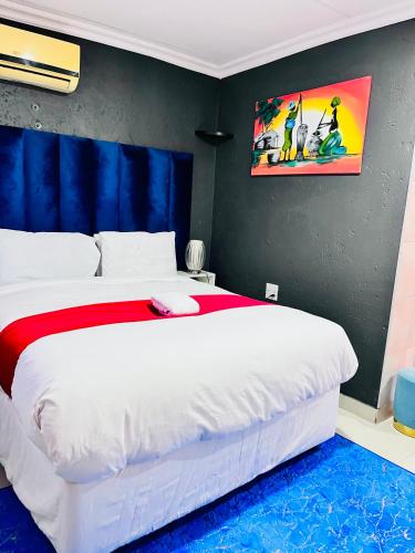 Ένα ή περισσότερα κρεβάτια σε δωμάτιο στο Executive Galaxy Guest House Nkowankowa Extension 2