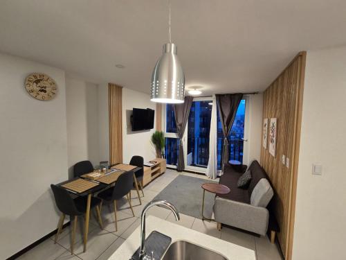 Televisyen dan/atau pusat hiburan di Ez-Host apto moderno zona 11