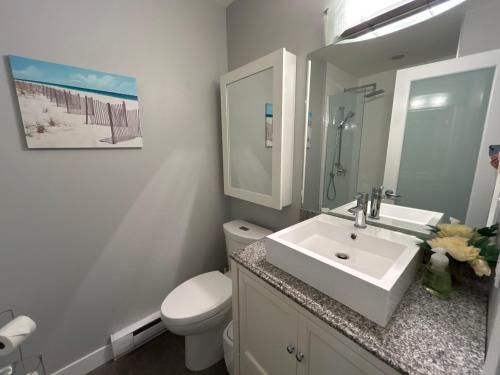 Imagen de la galería de North Nanaimo Gem - Garden-View Room with Private Ensuite, en Nanaimo