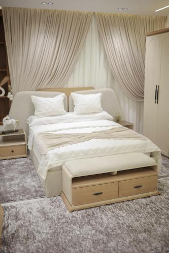 شقة فندقية المنصوره شارع الجلاء الرئيسي امام بوابة جامعة المنصورة