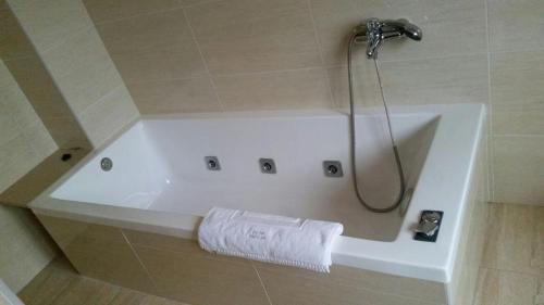 a bath tub in a bathroom with a shower at Hotel Rural Neixon in Boiro