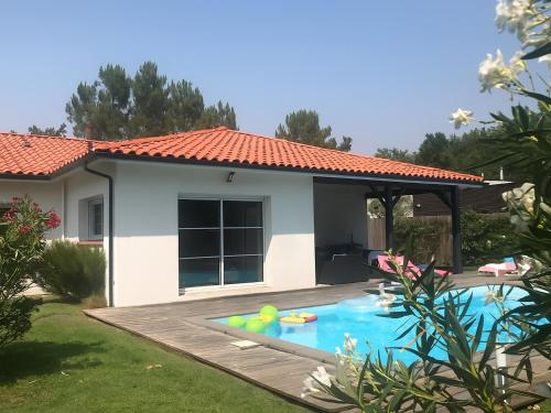 Maison Familiale à Biscarrosse avec Piscine et Parking - FR-1-319-617