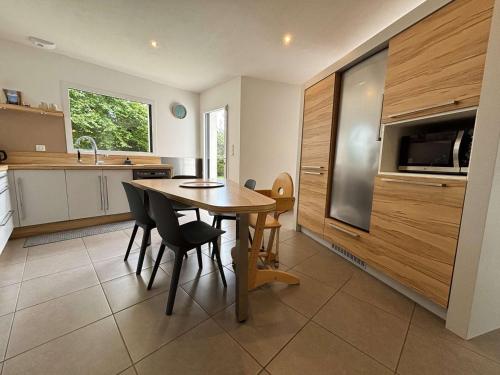 Photo de la galerie de l'établissement Maison charmante, proche plages de l'Ile-Tudy, calme garanti - FR-1-481-180, à Combrit