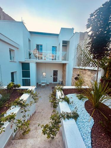 a view of a house with a garden at La Presentosa b&b in Fossacesia