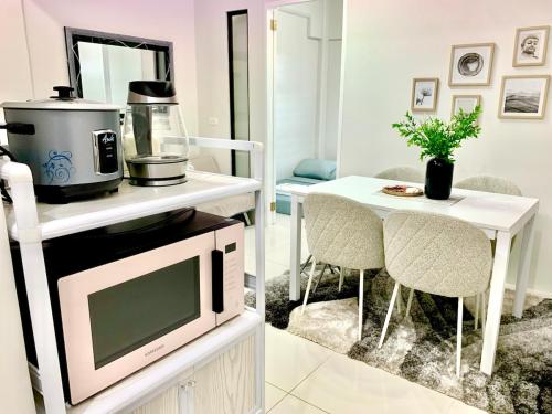 Kuchyň nebo kuchyňský kout v ubytování Panglao-Island Condo Unit Rental 1