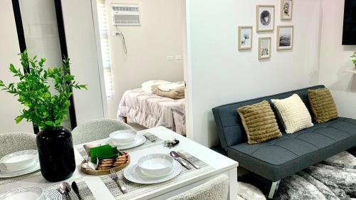 Posezení v ubytování Panglao-Island Condo Unit Rental 1