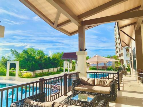 Bazén v ubytování Panglao-Island Condo Unit Rental 1 nebo v jeho okolí