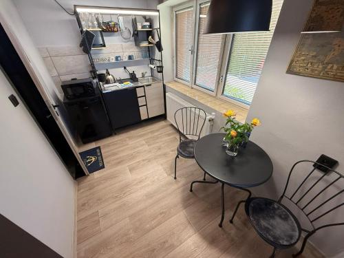 Apartmány NAUTICALにあるキッチンまたは簡易キッチン