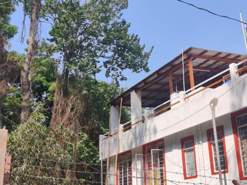 Edificio en el que se encuentra la habitación en casa particular