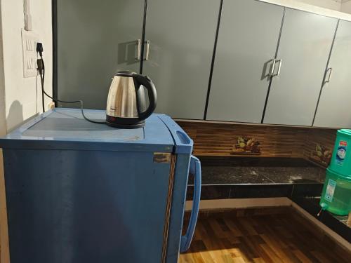Kuchyň nebo kuchyňský kout v ubytování Suryas Home Stay
