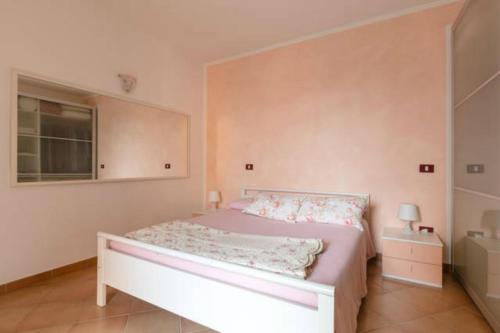 a bedroom with a bed and a window at Casa Angela in Toscolano Maderno