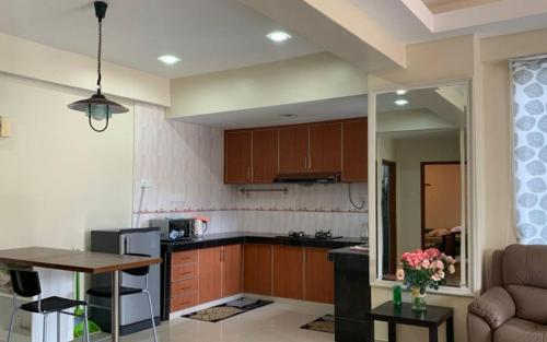a kitchen with wooden cabinets and a table in a room at YUYU B2 Honeymoon WiFi Genting highland in Genting Highlands