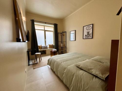 a bedroom with a bed and a window at Le George Ville in Nice