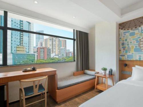 Ένα ή περισσότερα κρεβάτια σε δωμάτιο στο Insail Hotels Dongshankou Subway Station Guangzhou
