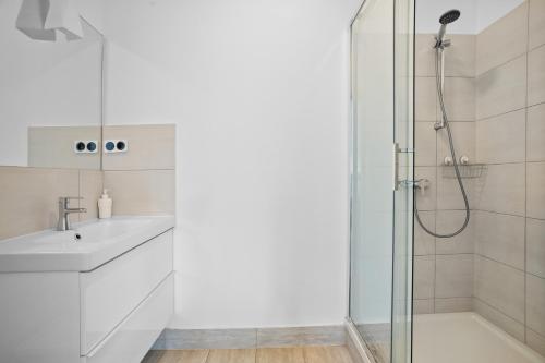 Bilik mandi di Sport Rooms I Chodakowska Warszawa