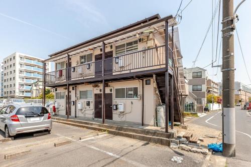 un edificio en construcción en una calle en tkm北小岩1丁目103, en Tokio