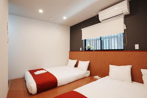 Newly opened, 201,3 min walk to Hanazonocho subway station, large flat! 3 min drive to Namba!