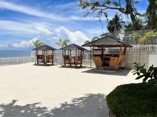 Gallery image of Tranquil Beach Front Cottage in Compostela