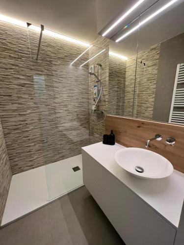 a bathroom with a sink and a shower at En Bord de Mer in Middelkerke
