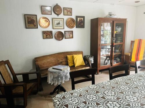Χώρος καθιστικού στο Anton & Isabel Charming Home in Bangued