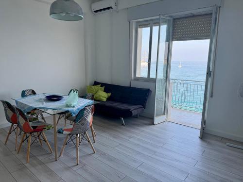 Γενική θέα στη θάλασσα ή θέα στη θάλασσα από  αυτό το διαμέρισμα