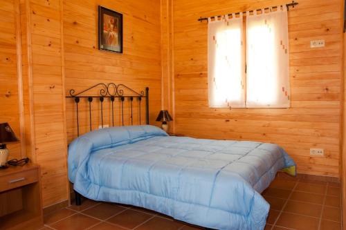 Säng eller sängar i ett rum på Apartamentos Paraje San Gines