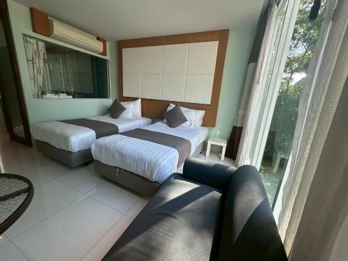 Una cama o camas en una habitación de A Hotel Simply