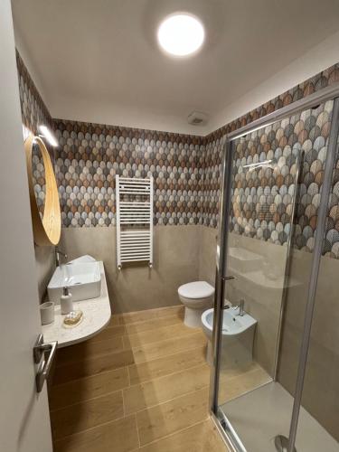a bathroom with a toilet and a sink and a shower at Casa Vacanze La Donna di Cuori in Volterra