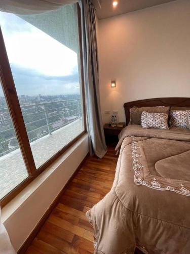 Llit o llits en una habitació de Abay Apartment