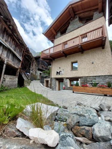 a building with a balcony on the side of it at Starsbox e romantica camera in Valtournenche