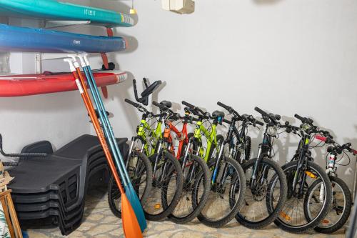 Ποδηλασία στο Apartments Dobronic ή στη γύρω περιοχή