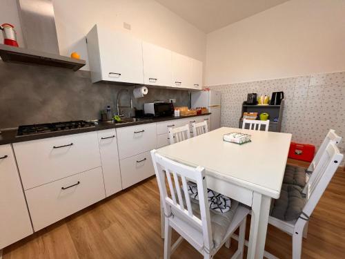 Kuchyň nebo kuchyňský kout v ubytování L'arancio B&B