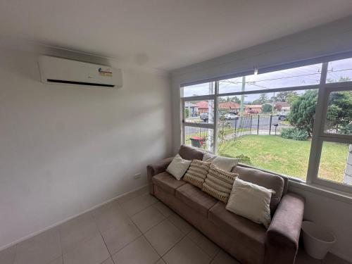 Gambar di galeri bagi Queen Room with Private Balcony - SW4 di Wentworthville