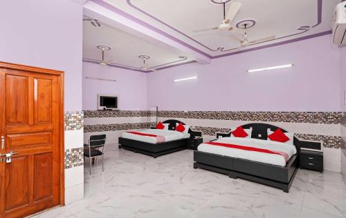 Ένα ή περισσότερα κρεβάτια σε δωμάτιο στο Hotel O Chaitdeep Palace Lawn and Guest House