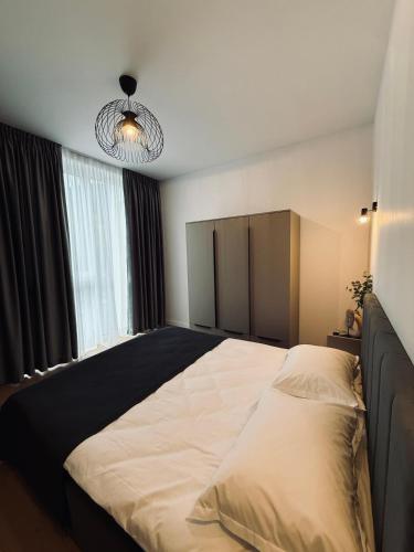 a bedroom with a large bed in a room at Cozy HillSide in Statiunea Borsa